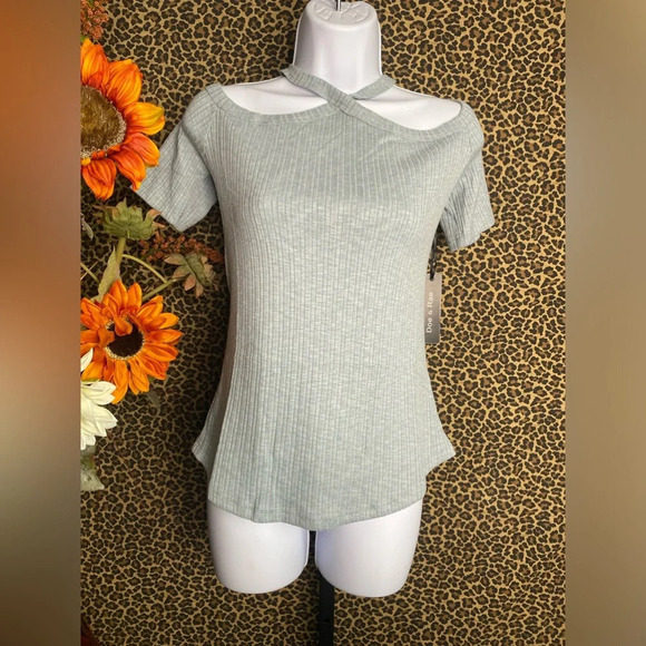 🌴3/$30🌴DOE & RAE Blue Cross Neck Cold Shoulder Top NWT - Picture 3 of 8
